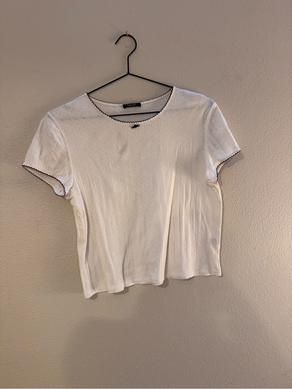 Massimo Dutti White Ribbed Short Sleeve Tee with Black Scalloped Trim